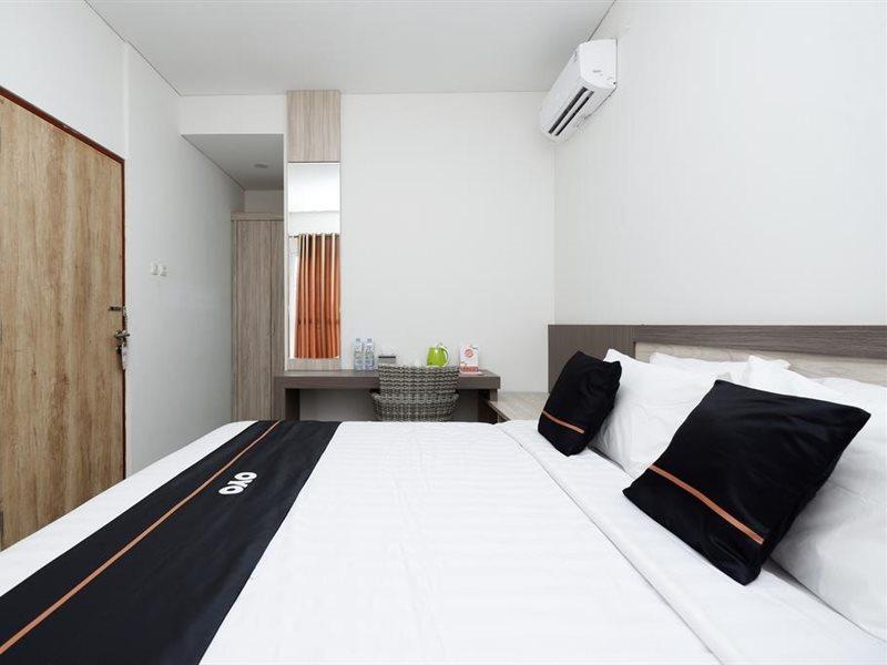 Hotel Oyo 2298 Jebres House Syariah Solo Exteriér fotografie